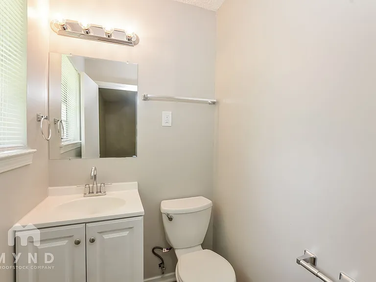 6875 Embassy Cir — Photo 18