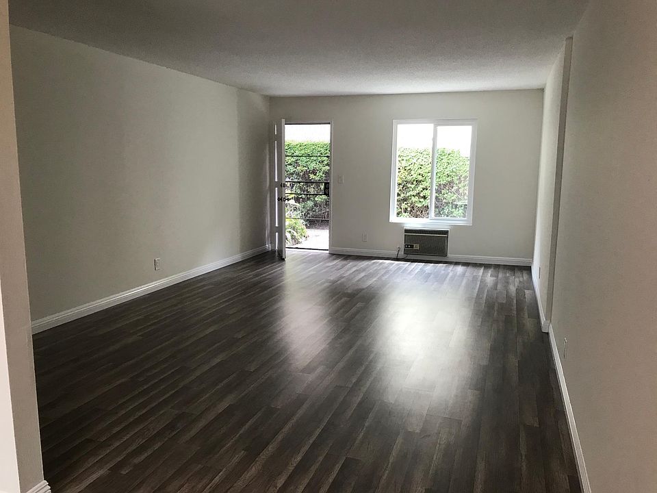 Living Room/Front Door