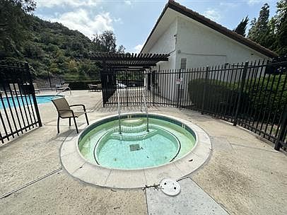 4th image of 5045 Collwood Way #1