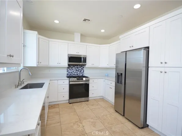 436 Avalon Dr, Vista, CA 92084