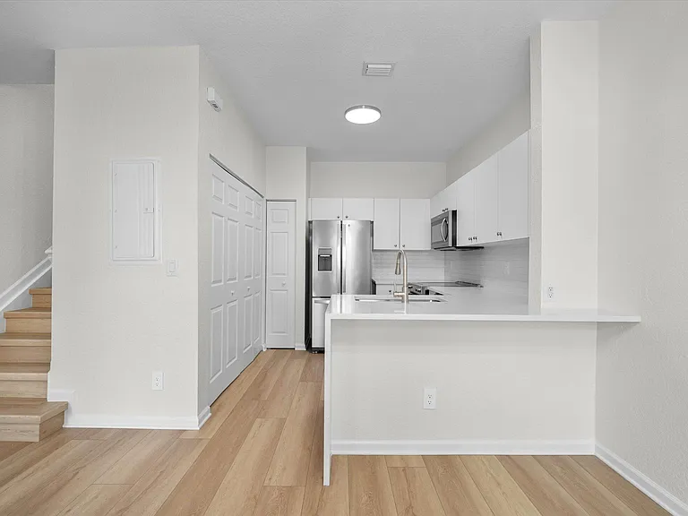 1204 Santa Catalina Ln — Photo 5