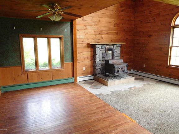 LIVING ROOM / DINING AREA