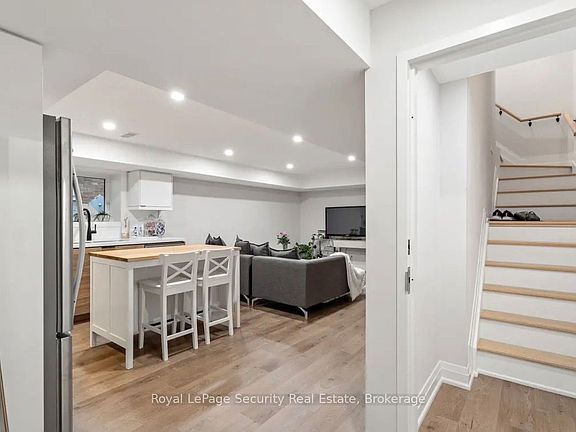 2nd image of 219 Glendonwynne Rd