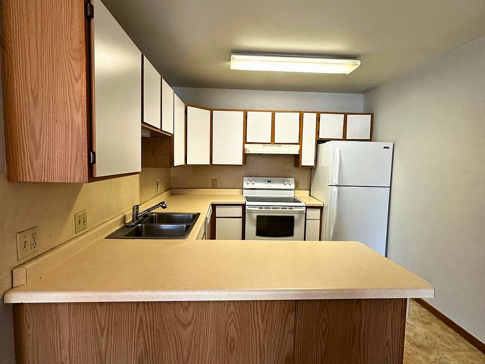 1st image of 200 Oak St #119