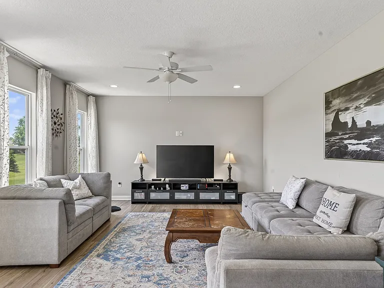 3805 Mantle Dr — Photo 22