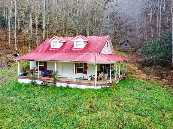 2nd image of 709 Johns Creek Rd