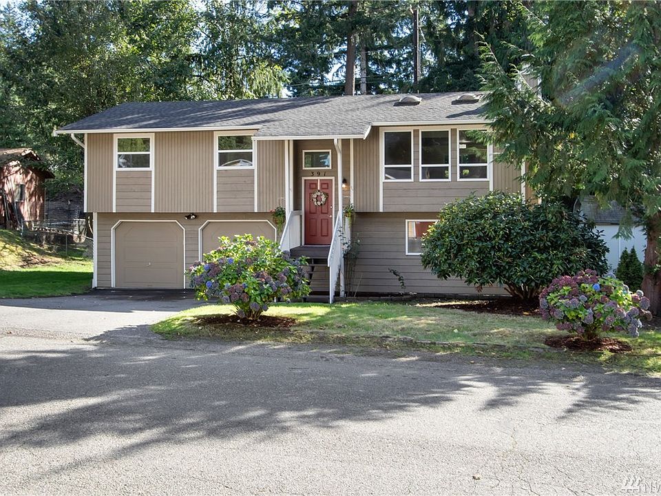 1st image of 391 NW Oakmont Way