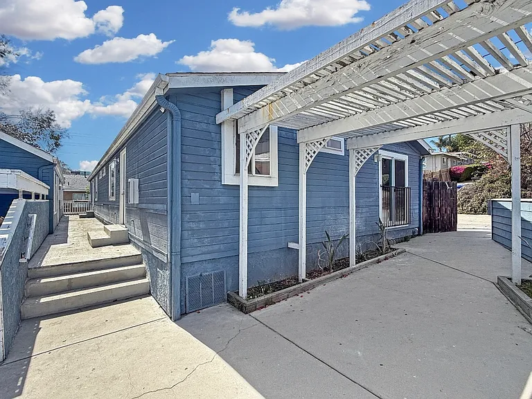 33rd St — Photo 9