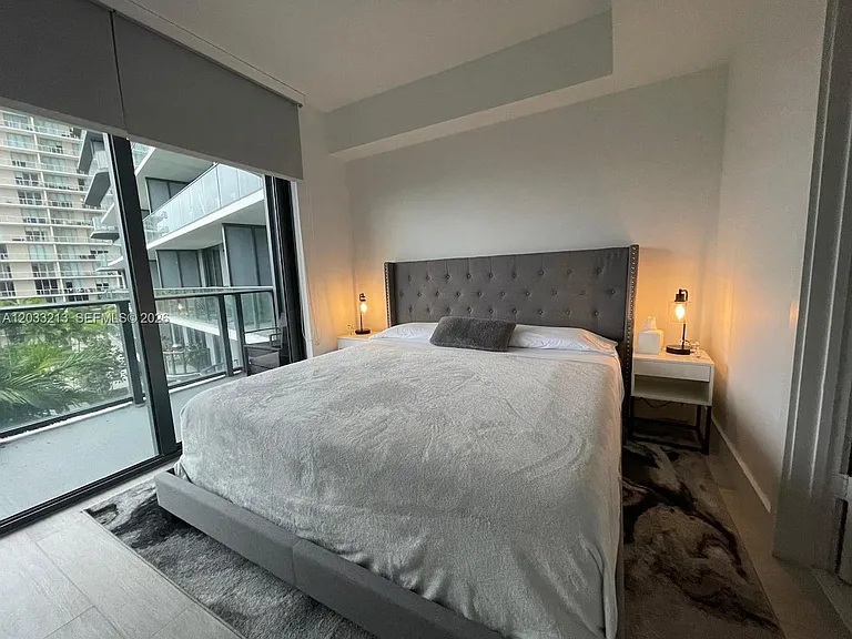 121 NE 34th St #1015 — Photo 3