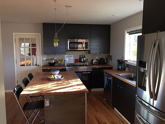 Sunny remoded kitchen,