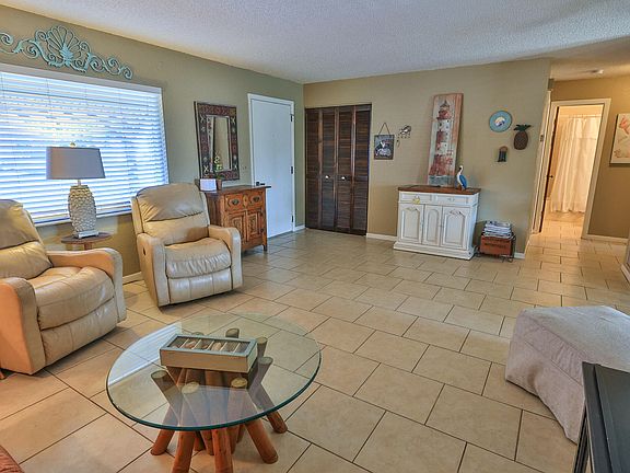 4th image of 1861 Evergreen Dr