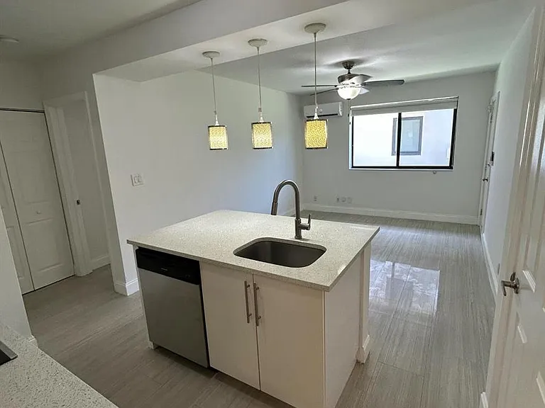 914 NE 15th Ave #1 — Photo 7