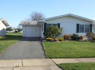 5 Dryden Rd, Brick, NJ 08724