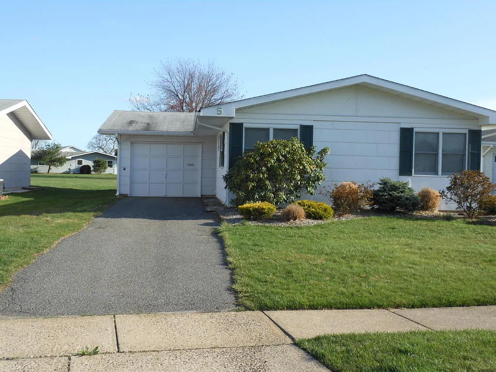 5 Dryden Rd photo 1