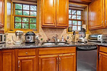 Rented by Avi Nash Associates