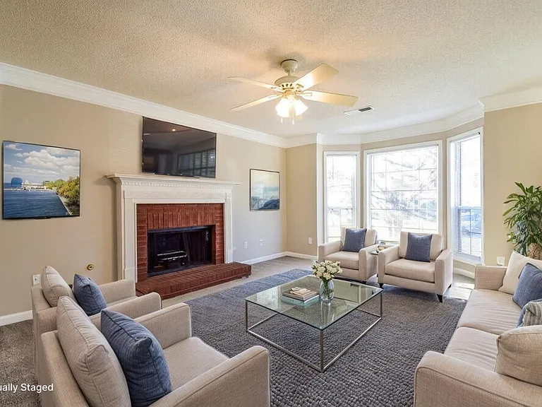 208 Chesapeake Ln — Photo 4