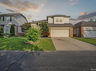 3244 Bridlewood Dr, Rochester, MI 48306