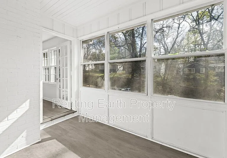 805 Vanderbilt St — Photo 9