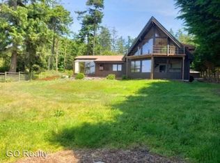 1691 W Beach Rd, Oak Harbor, WA 98277