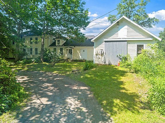 3rd image of 34 Burleigh Road