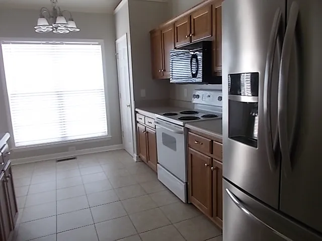 2229 Dewey Dr — Photo 3