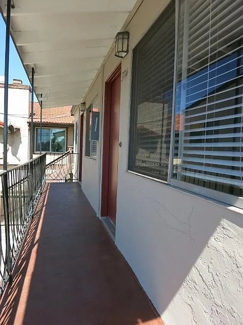 2 bed, 675 sqft, $2,145 — Photo 3