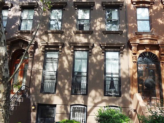 5th image of 393 Clermont Ave APT 2
