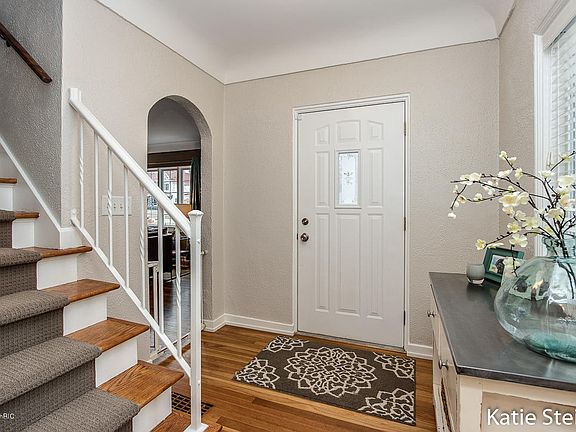 5th image of 926 Pinecrest Ave SE