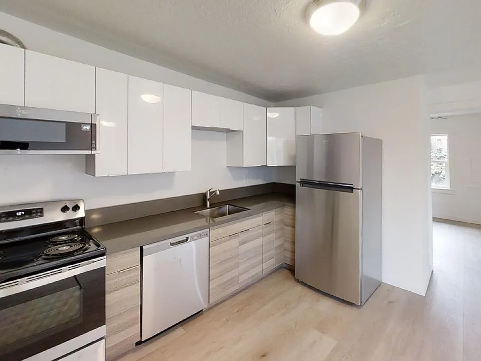 11518 NE Sandy Blvd #10