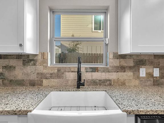 5th image of 326 Gabriel St