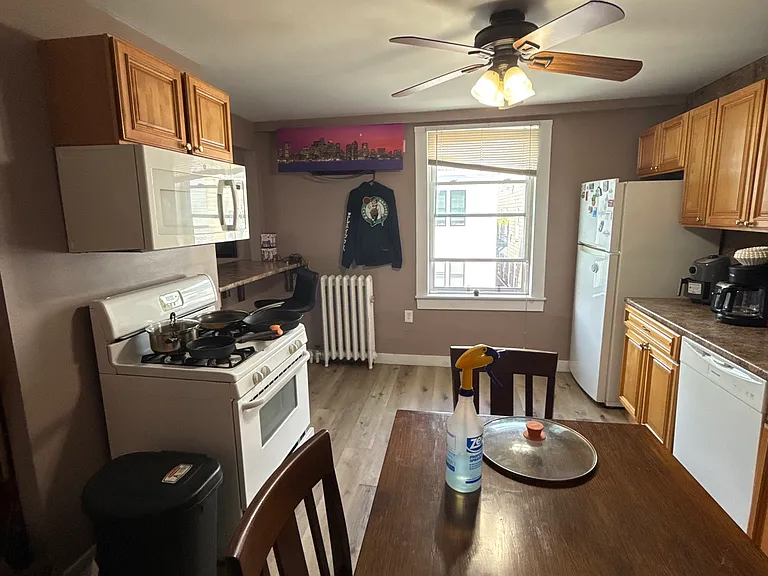 344 E 8th St #3 — Photo 4
