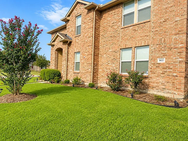 1622 Pheasant Creek Dr — Photo 1