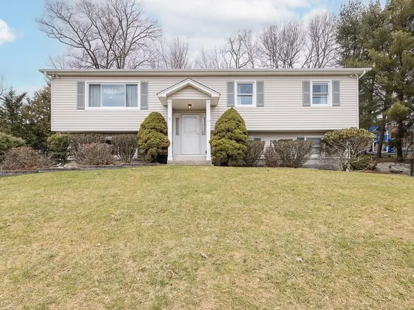 17 Stonecrest Drive, Thiells, NY 10984
