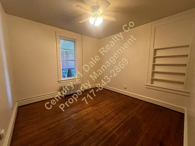 423-425 N Franklin St — Photo 12