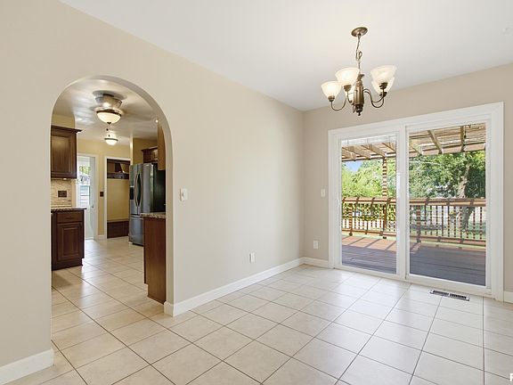 5th image of 513 Meadow Dr