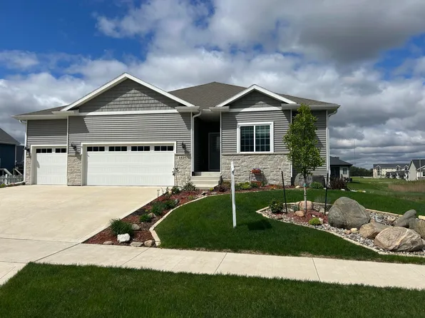 1827 Ledges Dr, Ames, IA 50010