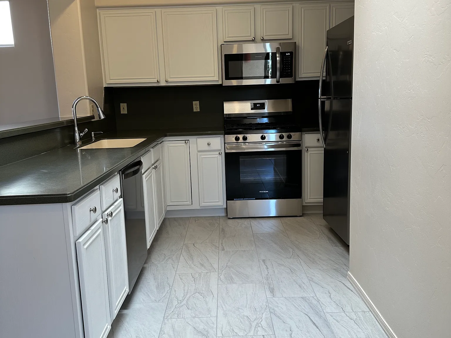 3 bed, 1550 sqft, $2,100 — Photo 3