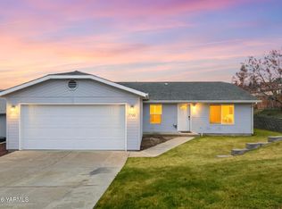 7702 Douglas Dr, Yakima, WA 98908