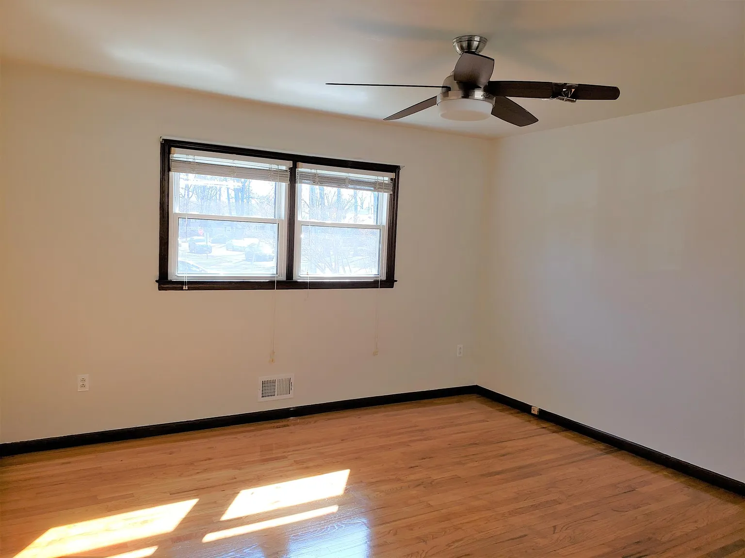 3 bed, 1240 sqft, $3,250 — Photo 3