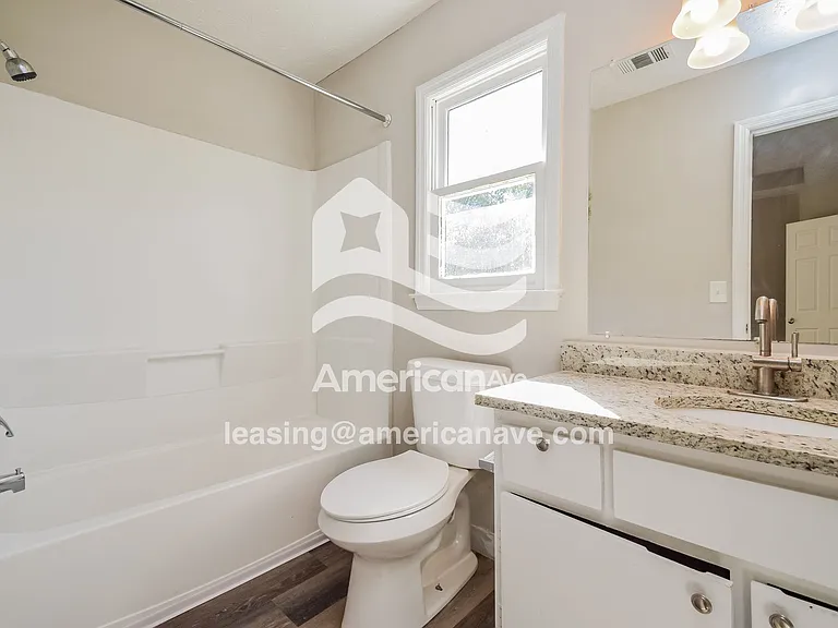 1527004_010_wm_-_main_bathroom_13542764.jpg
