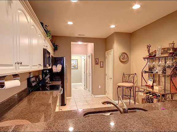 5th image of 2845 Canterbury Cir