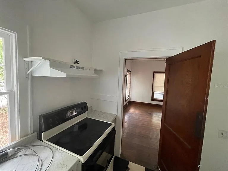 2635 W University Ave — Photo 7