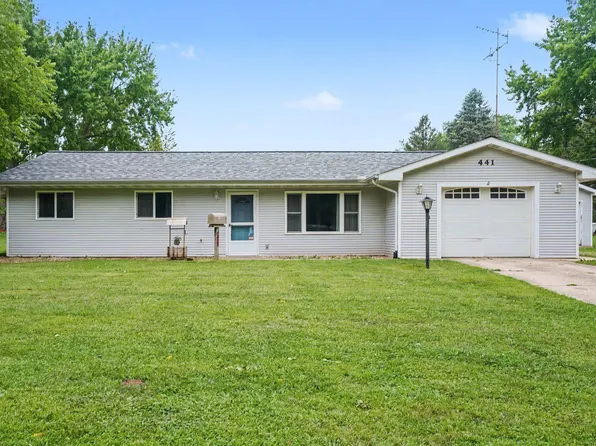 441 Moccasin St, Buchanan, MI 49107