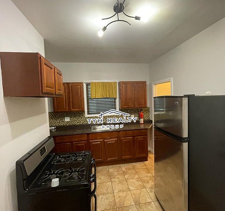1st image of 61 Linden Ave Floor 1