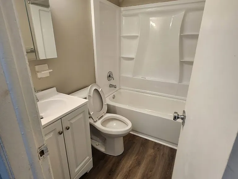 828 Spencer Ct — Photo 6