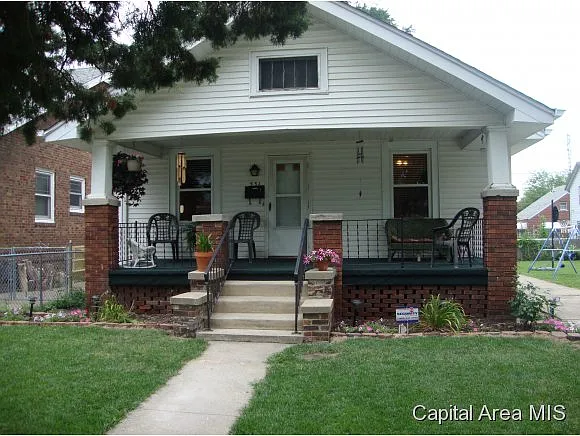 531 McClernand Ave photo 1