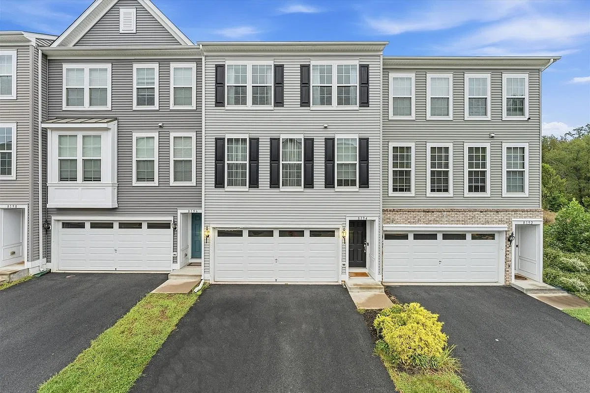 4 bed, 3.5 bath, 2636 sqft, $3,400 — Photo 1
