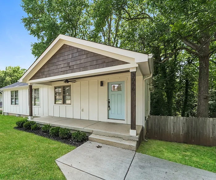 3 bed, 2.0 bath, 1388 sqft, $2,125 — Photo 3