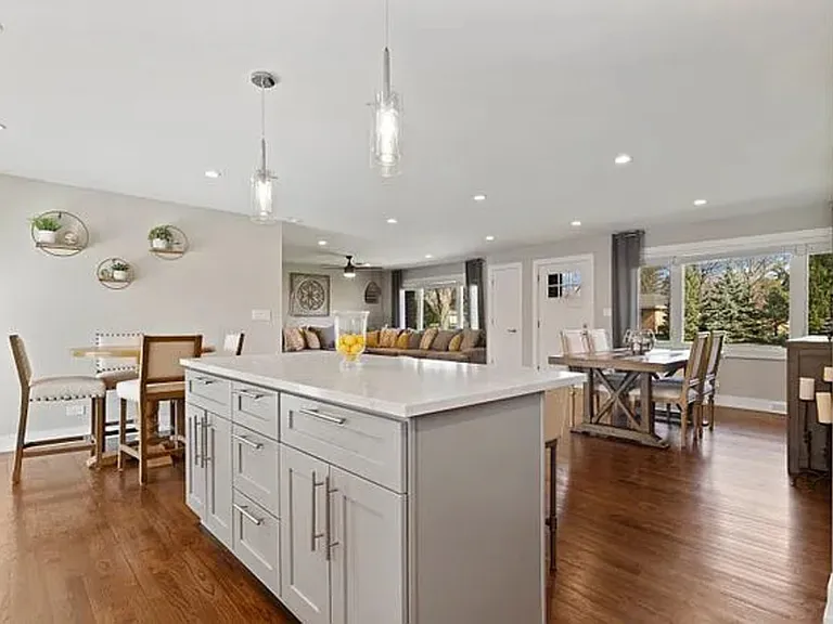 803 Rose Ave — Photo 3