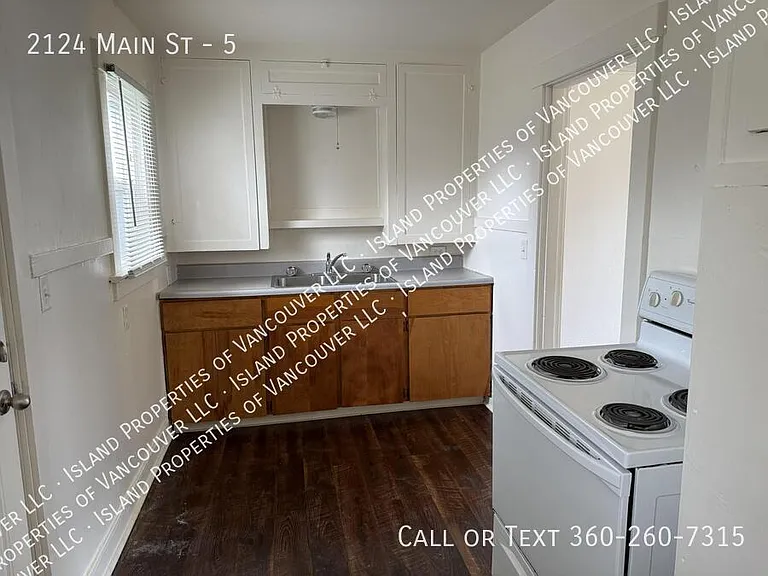 2124 Main St #5 — Photo 2